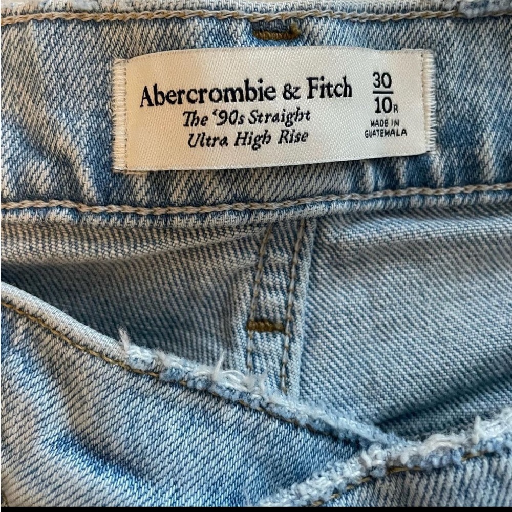Abercrombie & Fitch Mom Jeans